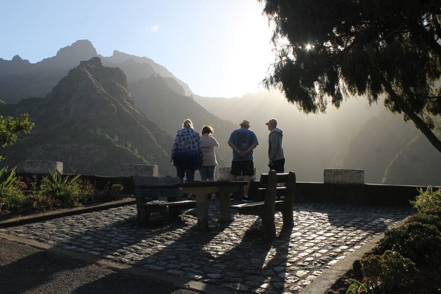 Madeira : Southwest coast, Run & Anjo´s Waterfall 4x4 Tour - Fajã da Ovelha and the road toward the sea