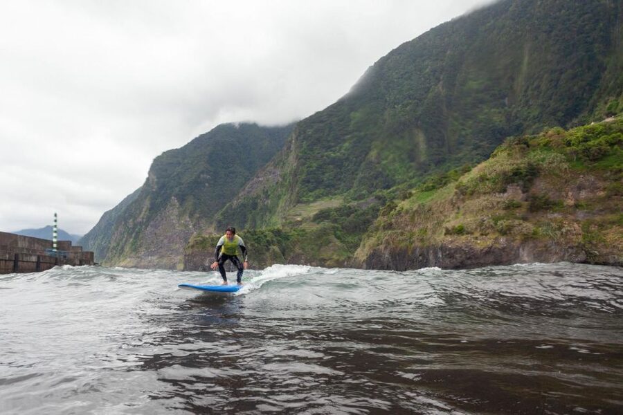 Madeira : Surfing Experience for all - The tide and timing issue matters