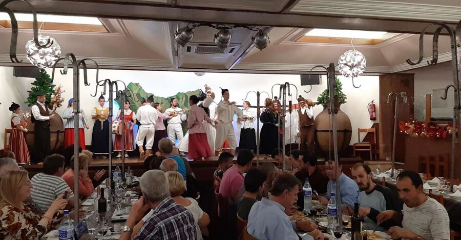 Madeira: Traditional Madeiran Dinner & Show - Pickup makes eastern Madeira easier