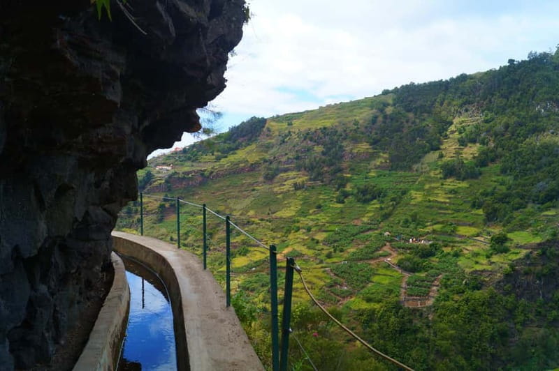 Madeira: Wet your hair in the amazing Levada Nova / Moinhos - Waterfalls, river crossings, and the famous wet-hair moment