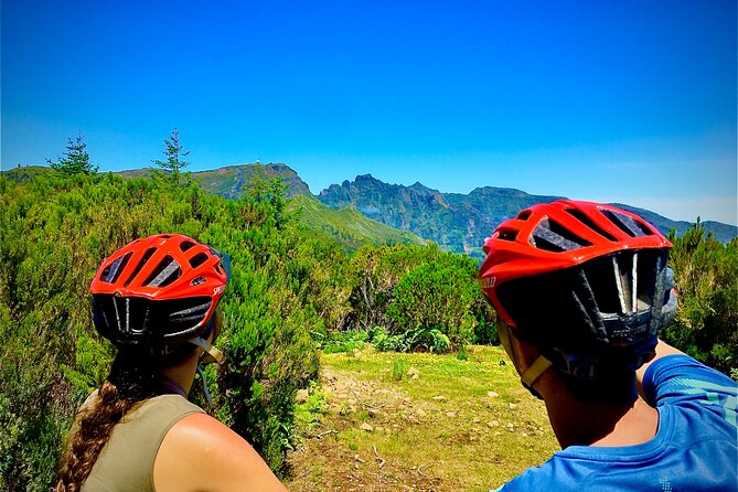 Mountain Biking Tour - Beginner Easy - A local lunch stop, with food on your own account