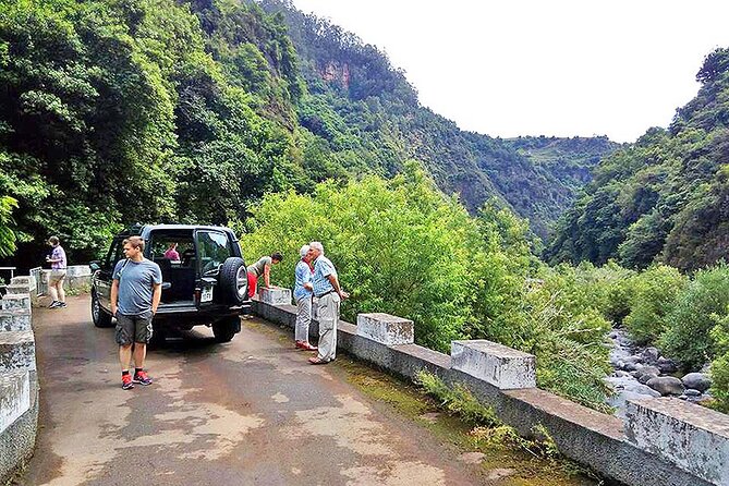 North Tour & Wine Tasting - 4x4 (Small Groups) - Arco de São Jorge gives you the main meal break