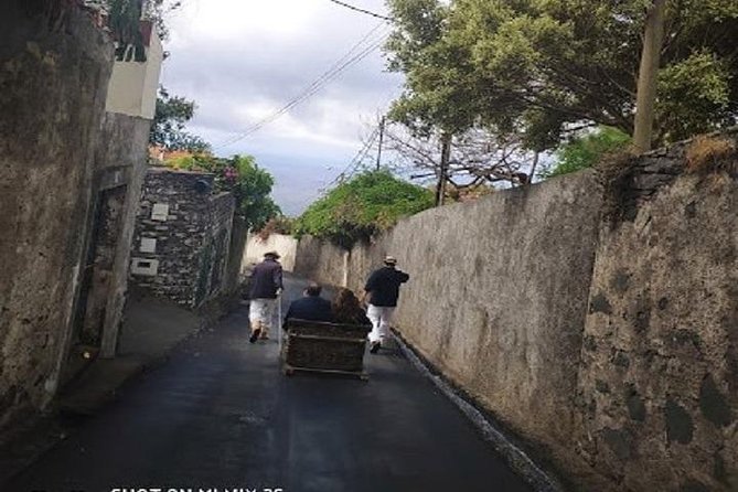 Nuns Valley/Monte with sledge ride. - Monte church and the wicker toboggan