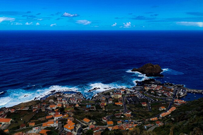 Oldtimer Sightseeing Tour in the West and Northwest - Cabo Girão puts the coast below your feet