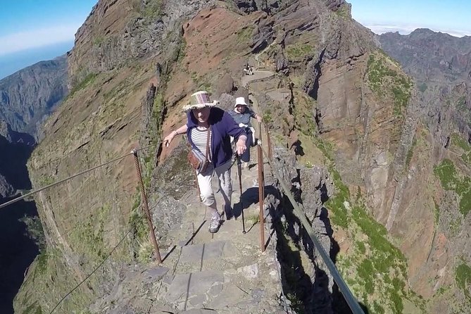 Pico Arieiro To Pico Ruivo / Highest Peak Challenge - What the guides add to a tough route