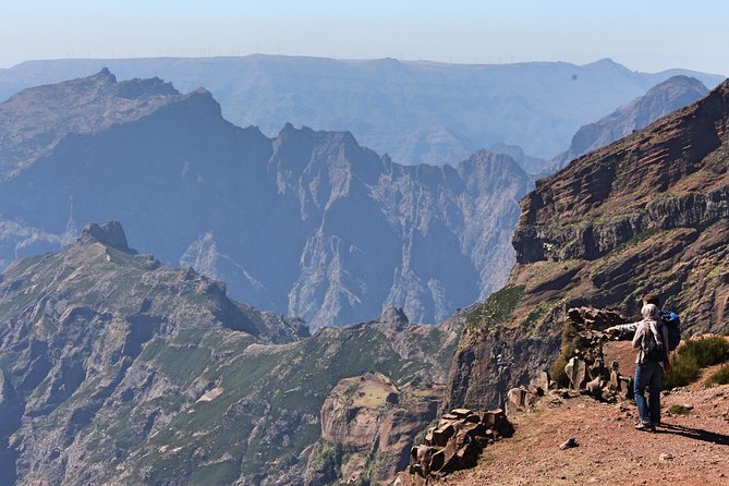 Pico do Areeiro to Pico Ruivo (PR 1) - Hiking Tour in Madeira - Ninho da Manta and the first mountain views