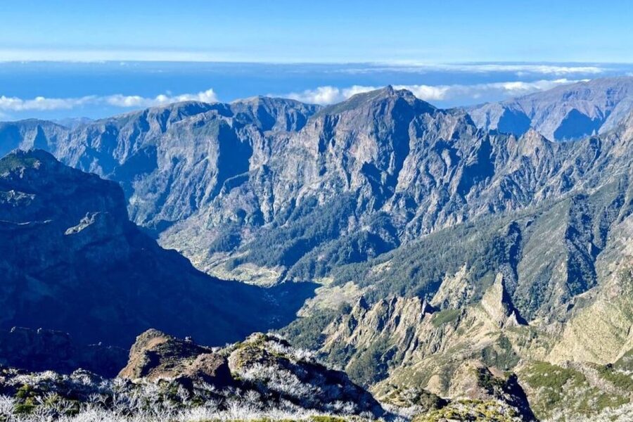 Pico Do Arieiro Pico Ruivo Sunrise or Morning Hike Transfers - Walking PR1, the famous route toward Pico Ruivo