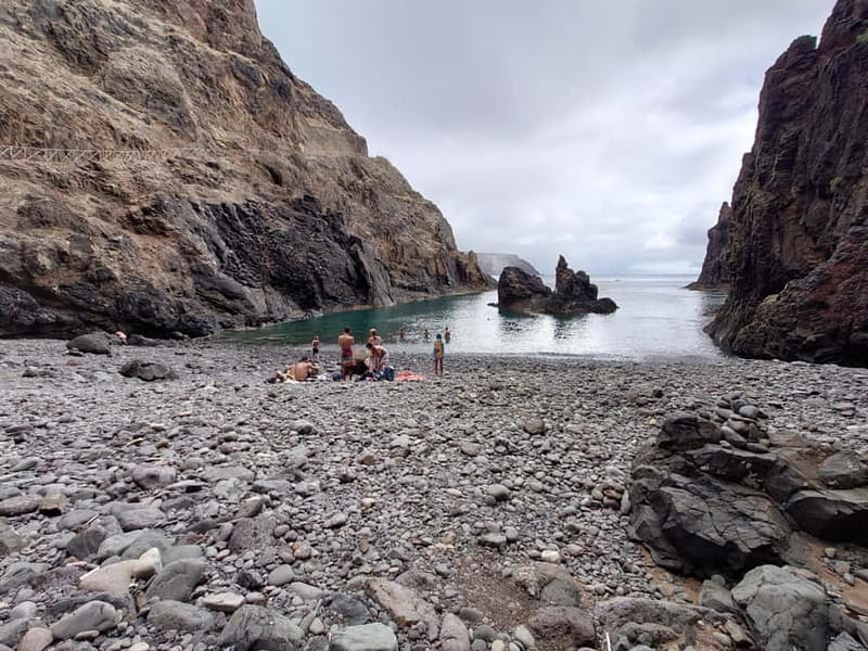 Porto Santo: Island Highlights 4x4 Tour with Hotel Transfers - Starting at Portela Viewpoint and Serra de Dentro