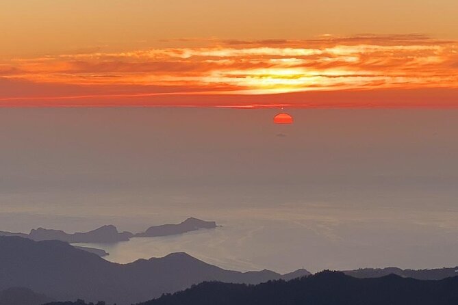 PR1 Sunrise Pico do Arieiro Self-Guided Hiking Transfer - Walking the first section of PR1