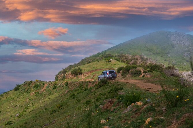 Private 4x4 Jeep Half Day - Picturesque Peaks, Vineyards, Skywalk - Timing, pickup, and extra costs
