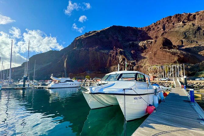 Private Cruise to Calheta and Caniçal Coasts - A boat suited to families and small groups