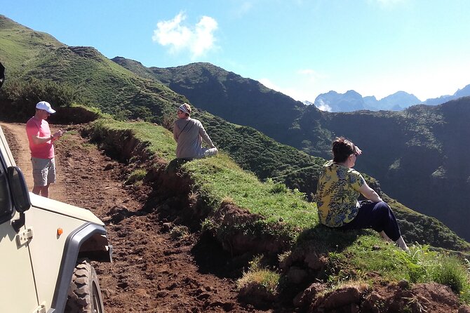 Private Full-Day - Comfort 4x4 Tour - NorthWest - Seixal and the return through the north coast