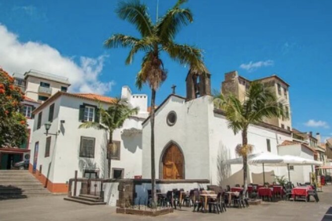 Private: Maderia Island Tour & Famous Monte Toboggan Ride - What the private guide adds