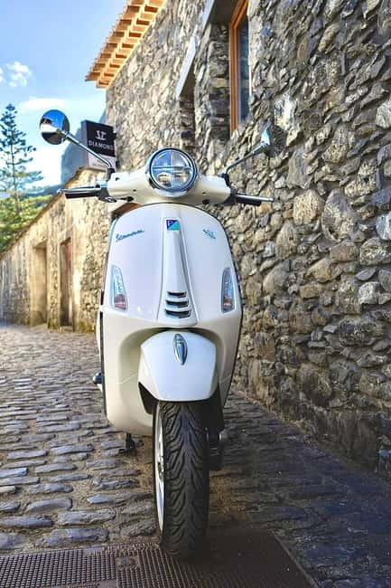 Private Vespa Tour Funchal & Câmara Lobos (3hrs) - Walking through Funchal’s Zona Velha