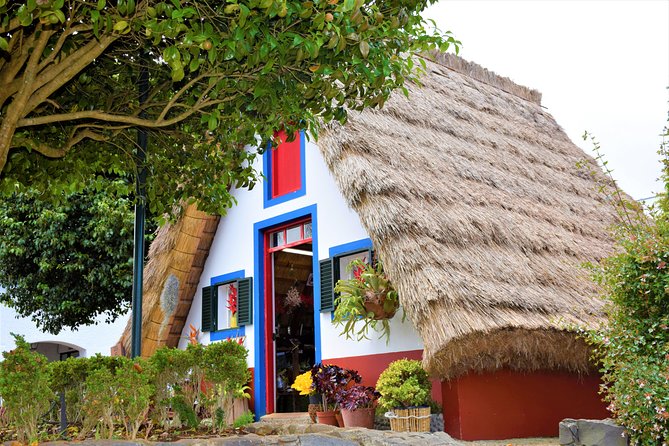Santana / Typical Houses Tour - One day from Camacha to Madeira’s eastern coast