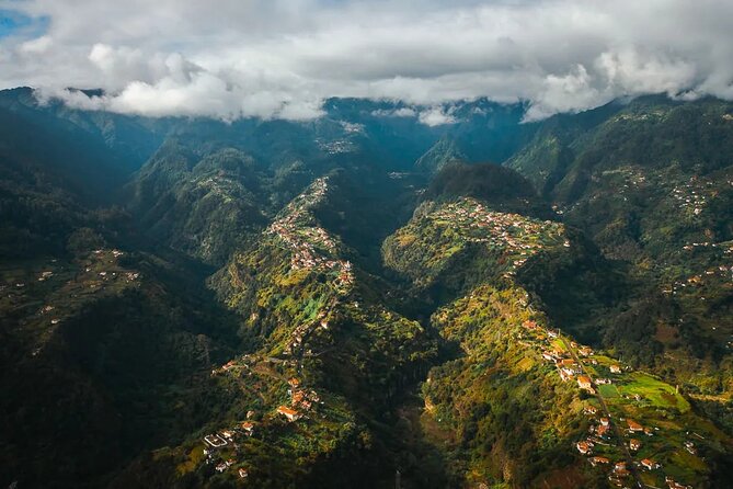Santana / Typical Houses Tour - Faial and the rock of Penha de Águia
