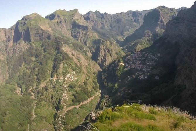 Scenic Route - Nuns Valley Tour - The minibus is convenient, but seating can matter
