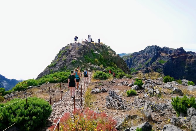 Sunrise Guided Hike PR1 Pico do Areeiro Pico Ruivo small group - What the guides add to the day