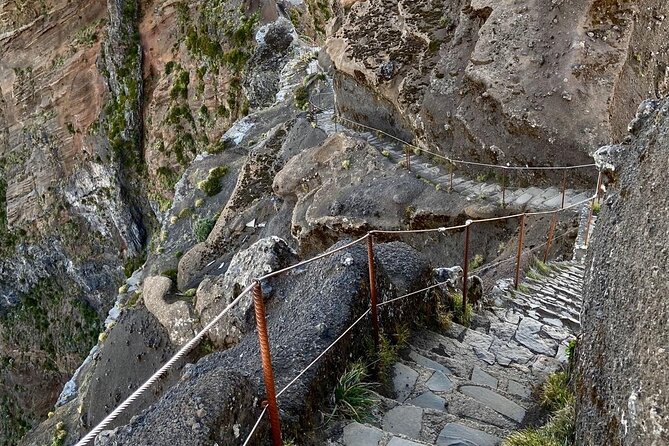 Sunrise Transfer To Pico Do Arieiro, Hike To Pico Ruivo & Return From Teixeira - The walk toward Pico Ruivo