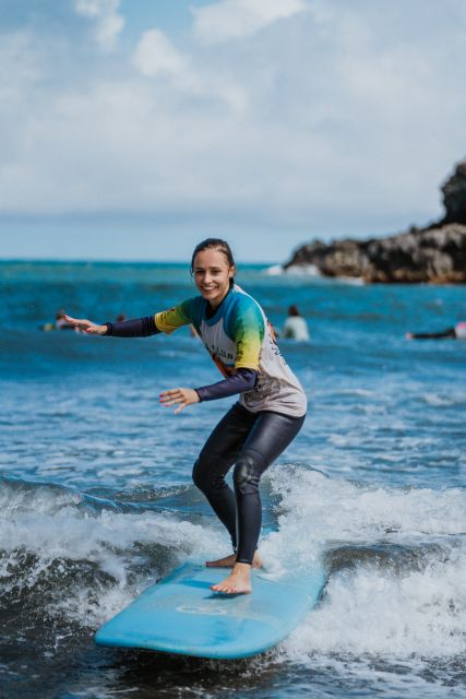 Surf lesson in Madeira - Getting ready beside the Atlantic