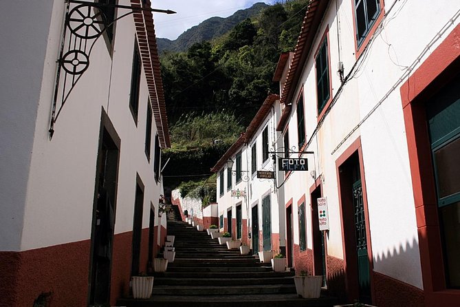 Tour - 8 Villages to the West - Seixal: black sand and green cliffs