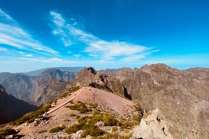 Transfer from Achada do Teixeira to Pico do Arieiro - The one-hour road to Pico do Arieiro