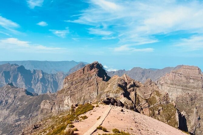 Transfer from Achada do Teixeira to Pico do Arieiro - Weather, waiting, and mountain comfort