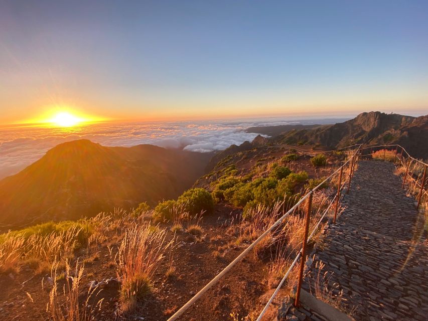 Transfer from Pico do Areeiro to Achada do Teixeira - Small-group travel with a local driver