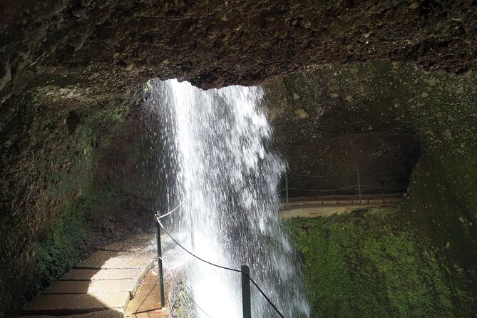 Wet your hair in the amazing Moinhos/Nova Levada - Key points to know before booking